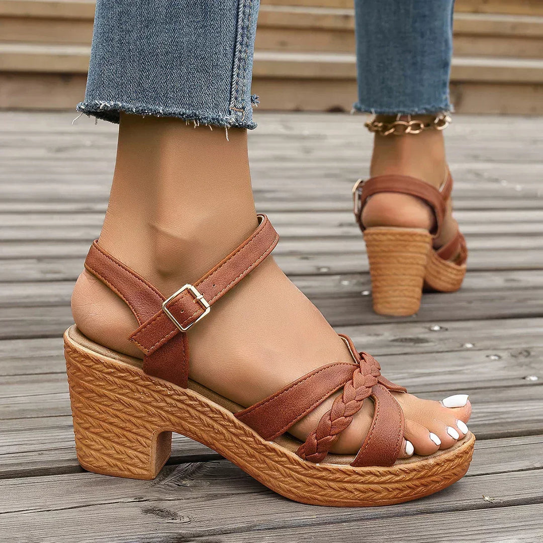 Úprava – módní pletené sandály na blokovém podpatku