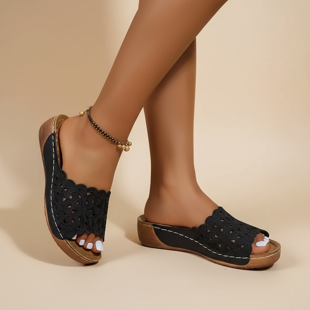 Emőke – květinové vykrojené ergonomické sandály